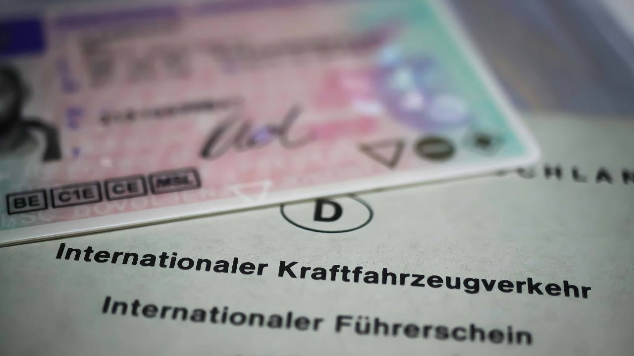 Gefälschter internationaler Führerschein